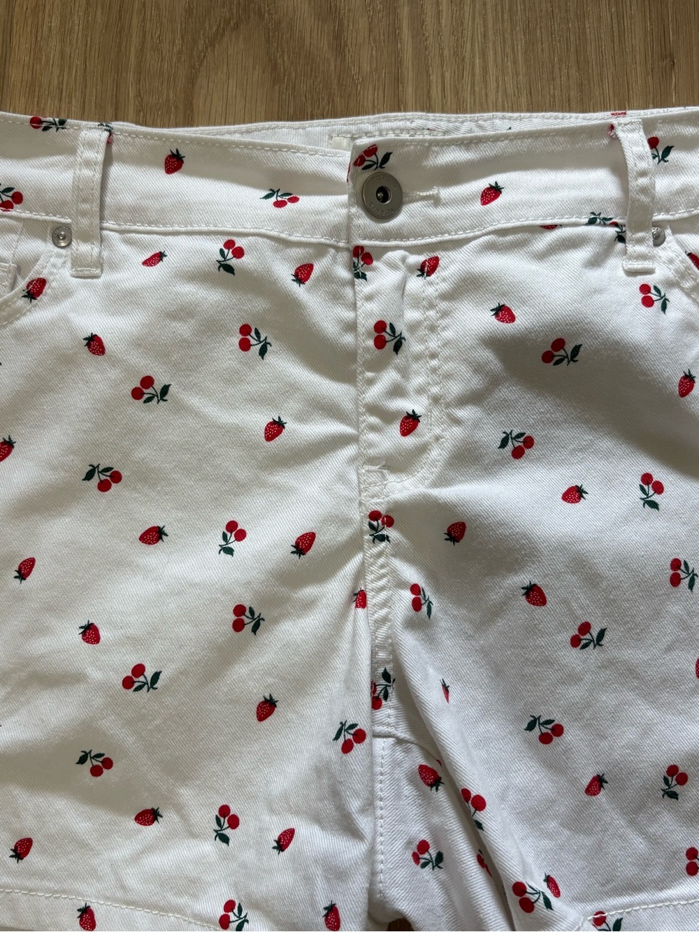 Torrid White Denim Strawberry & Cherry Print Shorts Size 14 - Picture 3 of 4